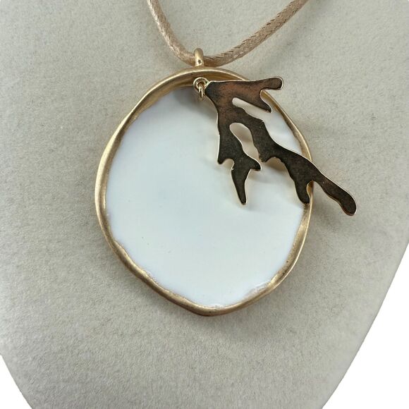 J. Jill Sand Dollar Necklace Gold Tone Coral Pendant White Seaside Finds READ! - Picture 6 of 15